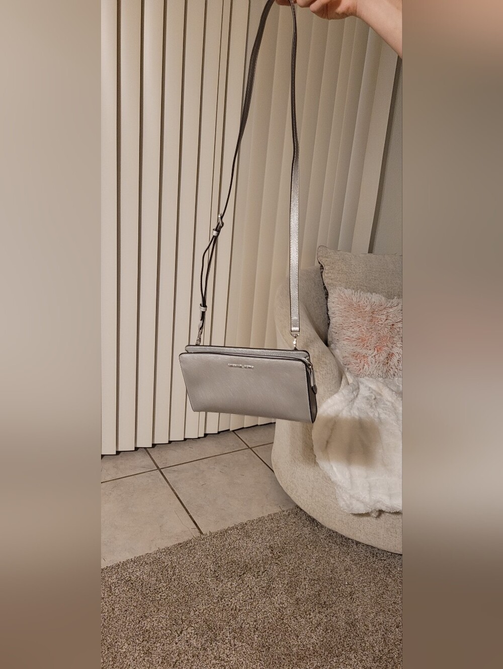 Silver Michael Kors Purse - Crosbody/Shoulder or Clutch - LIKE NEW - Picture 14 of 14